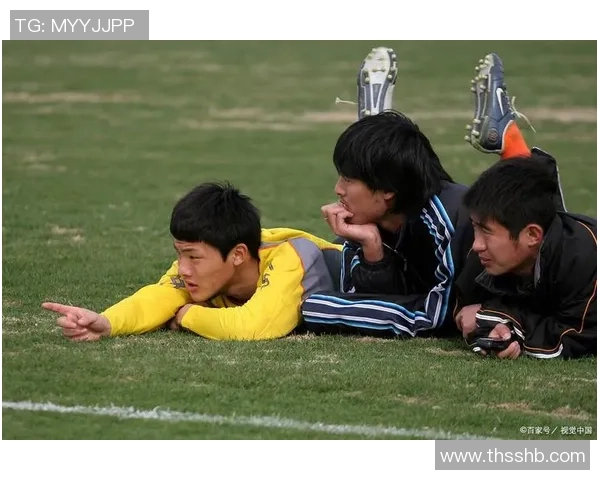 足球明星与球迷冲突事件曝光引发广泛讨论球场行为规范亟待重视