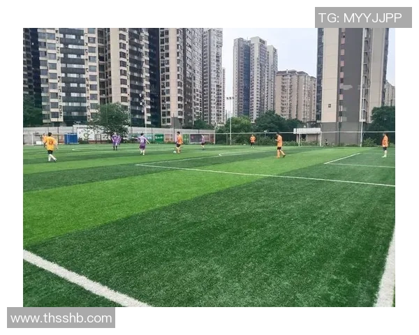 足球星缩小版带你走进绿茵场上的热血与梦想世界 足球星缩小版带你走进绿茵场上的热血与梦想世界